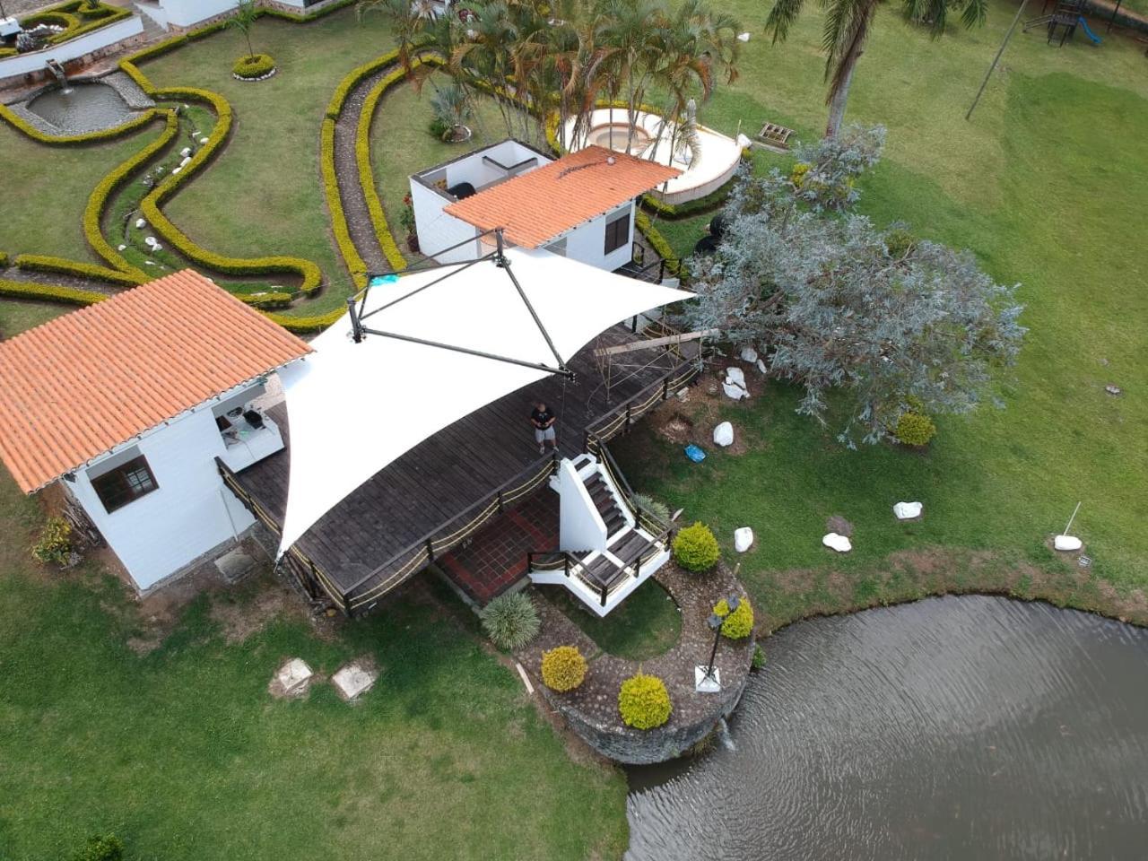 Hotel Maca Lago Калима Екстериор снимка