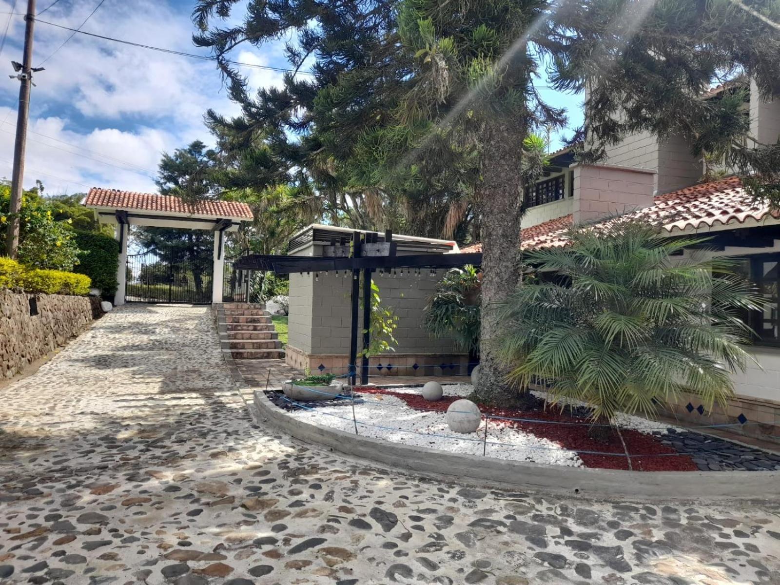 Hotel Maca Lago Калима Екстериор снимка